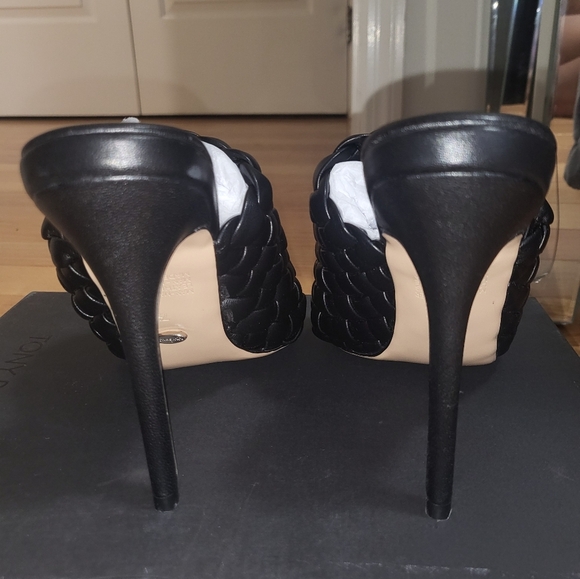 NIB TONY BIANCO KAYLEE MULE IN BLACK SIZE 7.5 - Picture 3 of 6